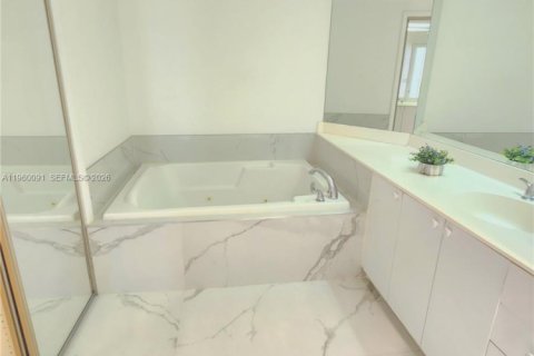 Condo in Aventura, Florida, 2 bedrooms in LANDMARK  № 2024029 - photo 20
