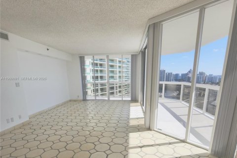 Condo in Aventura, Florida, 2 bedrooms in LANDMARK  № 2024029 - photo 10