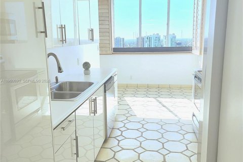 Condo in Aventura, Florida, 2 bedrooms in LANDMARK  № 2024029 - photo 16