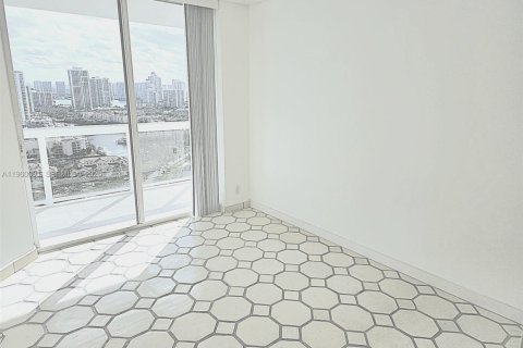 Condo in Aventura, Florida, 2 bedrooms in LANDMARK  № 2024029 - photo 23