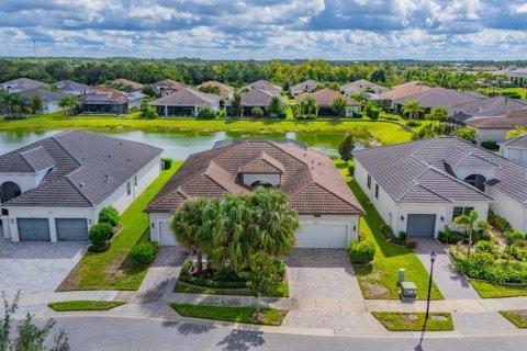 House in Wimauma, Florida 3 bedrooms, 243.68 sq.m. № 2352384