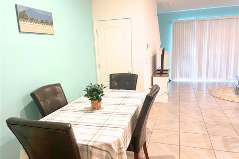 Townhouse in Davenport, Florida 3 bedrooms, 155.33 sq.m. № 2384429 - photo 3