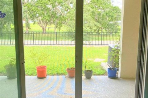 Townhouse in Davenport, Florida 3 bedrooms, 155.33 sq.m. № 2384429 - photo 4