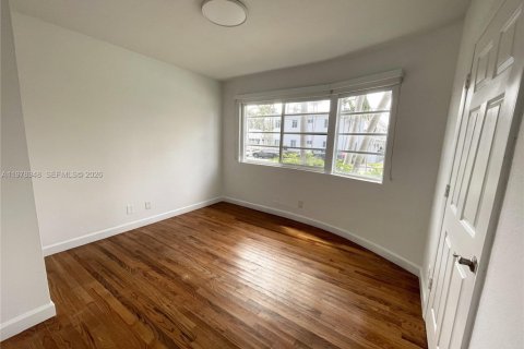 Condo in Miami Beach, Florida, 2 bedrooms  № 2046129 - photo 14