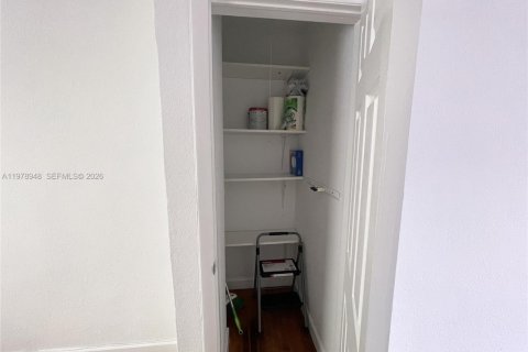 Condo in Miami Beach, Florida, 2 bedrooms  № 2046129 - photo 9