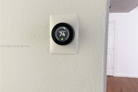 Condo in Miami Beach, Florida, 2 bedrooms  № 2046129 - photo 12