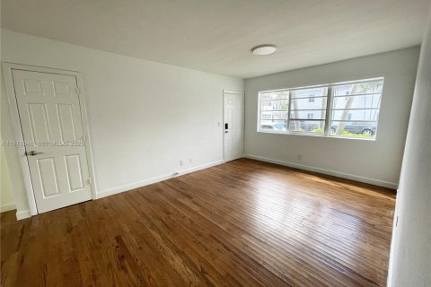 Condo in Miami Beach, Florida, 2 bedrooms  № 2046129 - photo 6