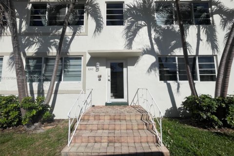 Condo in Miami Beach, Florida, 2 bedrooms  № 2046129 - photo 3