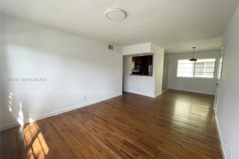 Condo in Miami Beach, Florida, 2 bedrooms  № 2046129 - photo 5