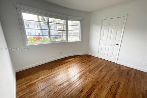 Condo in Miami Beach, Florida, 2 bedrooms  № 2046129 - photo 15