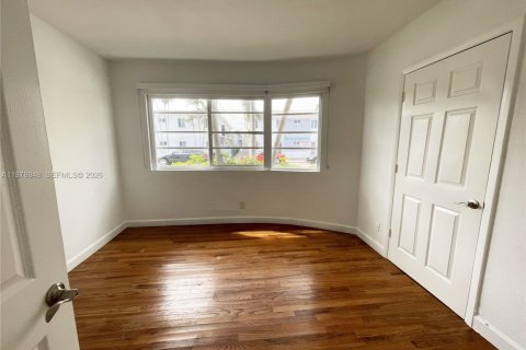 Condo in Miami Beach, Florida, 2 bedrooms  № 2046129 - photo 13