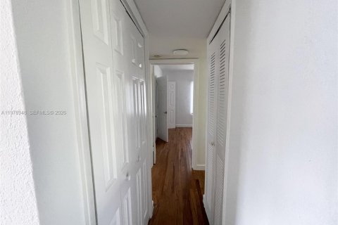 Condo in Miami Beach, Florida, 2 bedrooms  № 2046129 - photo 10