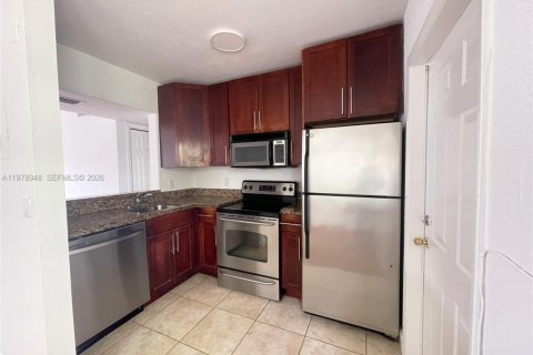 Condo in Miami Beach, Florida, 2 bedrooms  № 2046129 - photo 8