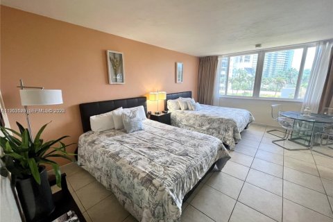 Купить кондоминиум в Санни-Айлс-Бич, Флорида 33.44м2, № 2007844 - фото 3