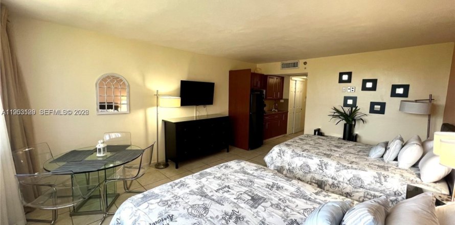 Студия в кондо в Санни-Айлс-Бич, Флорида № 2007844