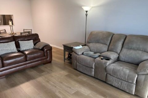 Condominio en venta en Pembroke Pines, Florida, 2 dormitorios, 110.74 m2 № 2057029 - foto 6