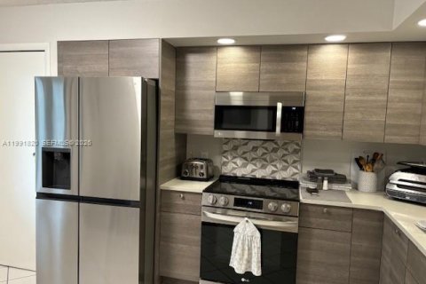 Condominio en venta en Pembroke Pines, Florida, 2 dormitorios, 110.74 m2 № 2057029 - foto 9