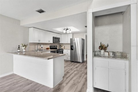 Condo in Wildwood, Florida, 3 bedrooms  № 2117743 - photo 15
