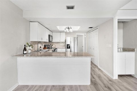 Condo in Wildwood, Florida, 3 bedrooms  № 2117743 - photo 16