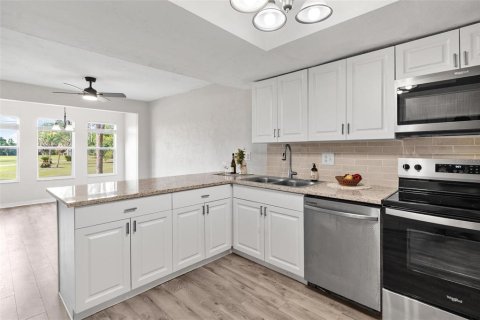 Condo in Wildwood, Florida, 3 bedrooms  № 2117743 - photo 18