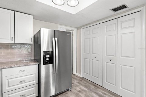 Condo in Wildwood, Florida, 3 bedrooms  № 2117743 - photo 19