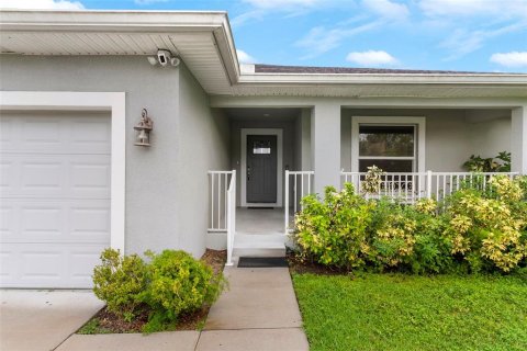 House in Lakeland, Florida 4 bedrooms, 180.97 sq.m. № 1894195 - photo 2