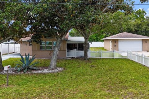 House in Edgewater, Florida 2 bedrooms, 111.48 sq.m. № 1899836 - photo 1