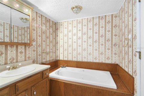 House in Edgewater, Florida 2 bedrooms, 111.48 sq.m. № 1899836 - photo 13