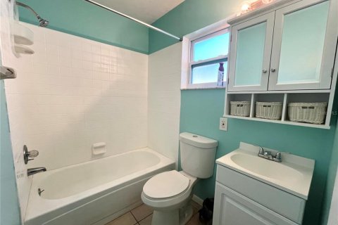 House in Edgewater, Florida 2 bedrooms, 111.48 sq.m. № 1899836 - photo 10