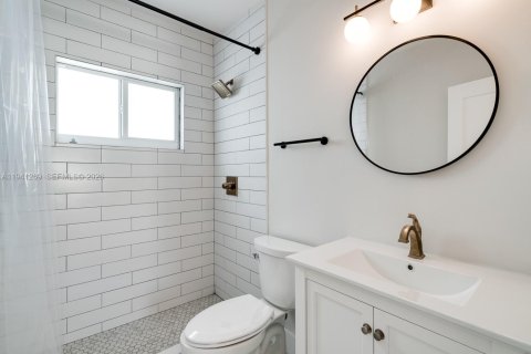 Apartamento en alquiler en Coral Gables, Florida, 1 dormitorio, 206.8 m2 № 1998547 - foto 11