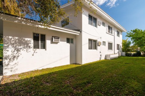 Apartamento en alquiler en Coral Gables, Florida, 1 dormitorio, 206.8 m2 № 1998547 - foto 14