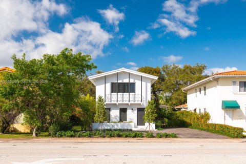 Apartamento en alquiler en Coral Gables, Florida, 1 dormitorio, 206.8 m2 № 1998547 - foto 12