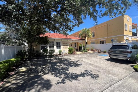 Propiedad comercial en venta en Tampa, Florida, 213.49 m2 № 1851122 - foto 4