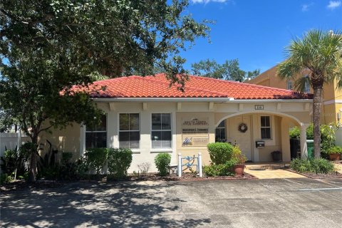 Propiedad comercial en venta en Tampa, Florida, 213.49 m2 № 1851122 - foto 1