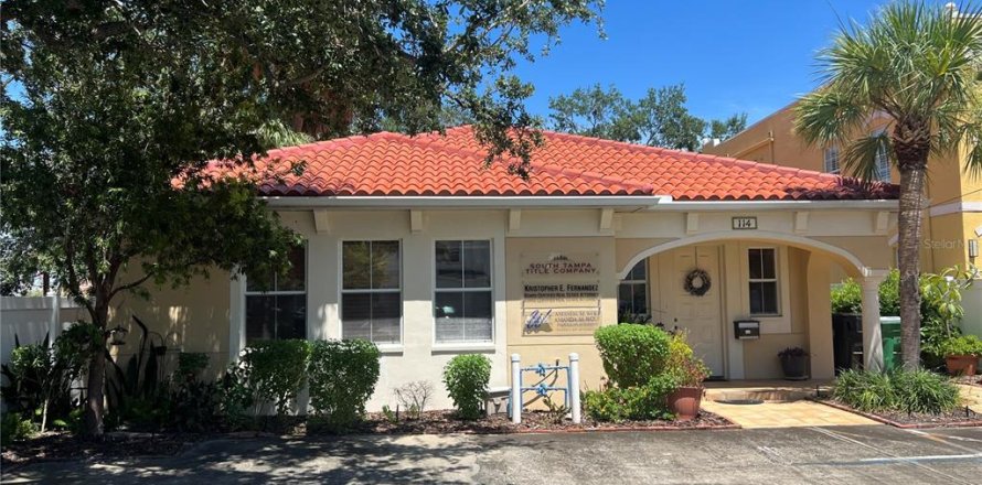 Propiedad comercial en Tampa, Florida 213.49 m2 № 1851122