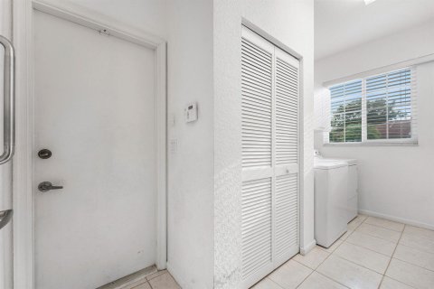 Купить виллу или дом в Тамарак, Флорида 5 комнат, 211.07м2, № 2088196 - фото 21