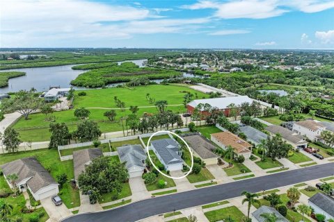 House in Bradenton, Florida 2 bedrooms, 120.12 sq.m. № 1898520 - photo 2