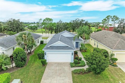 House in Bradenton, Florida 2 bedrooms, 120.12 sq.m. № 1898520 - photo 1