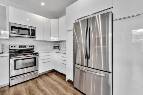 Casa en venta en Weston, Florida, 5 dormitorios, 198.16 m2 № 2073158 - foto 12