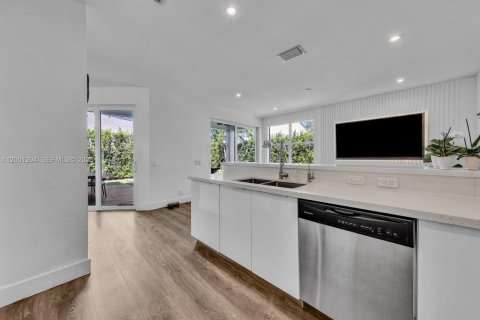 Casa en venta en Weston, Florida, 5 dormitorios, 198.16 m2 № 2073158 - foto 17