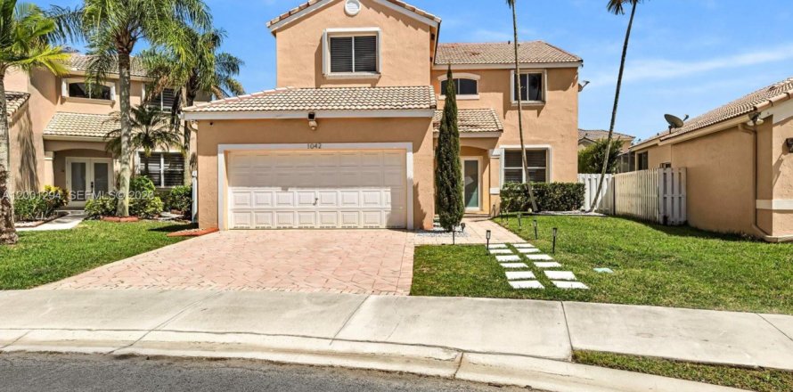 Casa en Weston, Florida 5 dormitorios, 198.16 m2 № 2073158