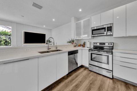 Casa en venta en Weston, Florida, 5 dormitorios, 198.16 m2 № 2073158 - foto 13
