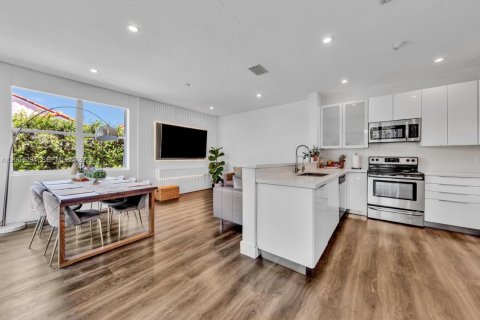 Casa en venta en Weston, Florida, 5 dormitorios, 198.16 m2 № 2073158 - foto 15