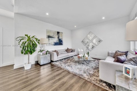 Casa en venta en Weston, Florida, 5 dormitorios, 198.16 m2 № 2073158 - foto 7