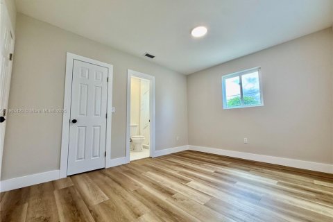 Villa ou maison à vendre à Miami Gardens, Floride: 4 chambres, 111.48 m2 № 1955431 - photo 9