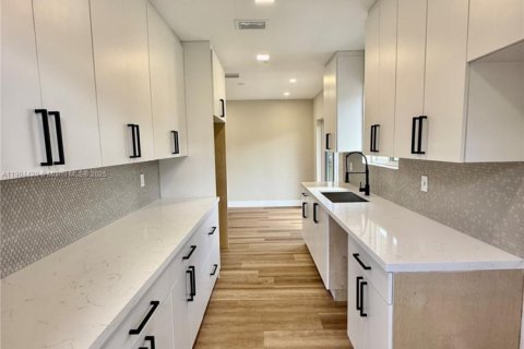 Villa ou maison à vendre à Miami Gardens, Floride: 4 chambres, 111.48 m2 № 1955431 - photo 6