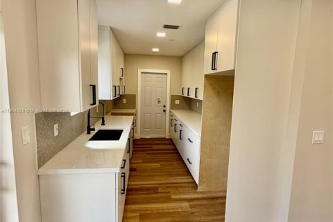 Villa ou maison à vendre à Miami Gardens, Floride: 4 chambres, 111.48 m2 № 1955431 - photo 5