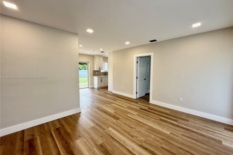 Villa ou maison à vendre à Miami Gardens, Floride: 4 chambres, 111.48 m2 № 1955431 - photo 3