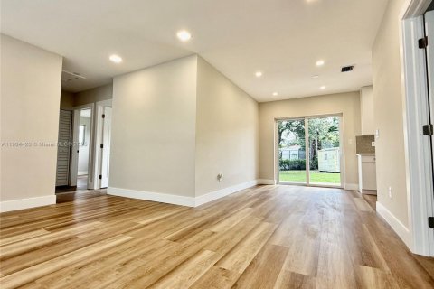Villa ou maison à vendre à Miami Gardens, Floride: 4 chambres, 111.48 m2 № 1955431 - photo 4