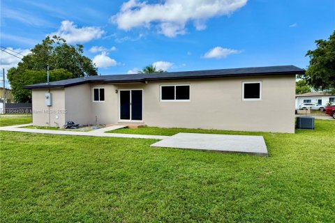 Villa ou maison à vendre à Miami Gardens, Floride: 4 chambres, 111.48 m2 № 1955431 - photo 25